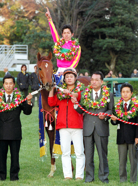 テイエムオペラオー急死 和田竜二騎手との栄光の戦績やライバルとの激闘も 馬楽園的名馬列伝 マイナー血統の競馬浪漫 馬楽園 Com